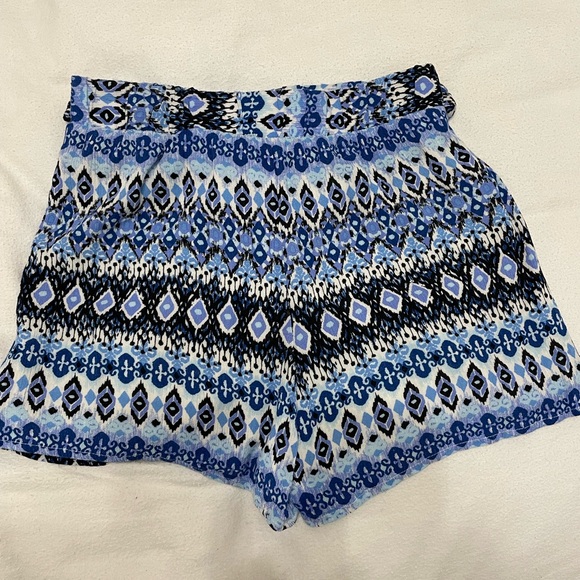 Blue patterned shorts - Picture 3 of 3